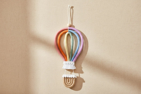 Makramee Regenbogen Heißluftballon – Hängedekoration für Kinderzimmer | Skandinavische Wanddekoration