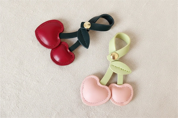 Anhänger Herzkirsche aus Leder – Kreativer Vintage Taschenanhänger für Damen, Schultasche & Handtasche“