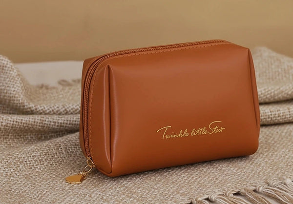 Reise-Kosmetiktasche aus PU-Leder – Wasserdichter Organizer mit Trennwand & weiter Öffnung