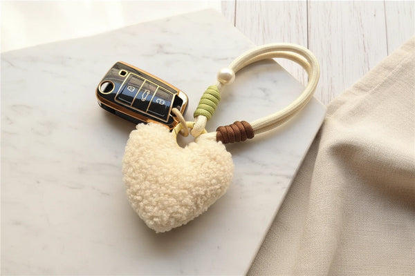 Süßer Schlüsselanhänger mit Plüschherz – Damen Taschenanhänger & Schlüsselanhänger