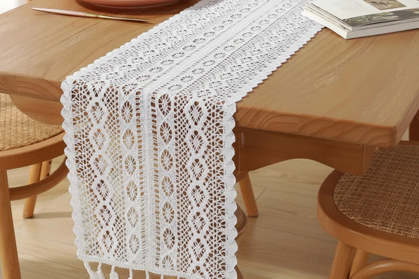 Tischläufer in Häkeloptik – im Bauernhaus Stil für Hochzeit, Party, Esstisch & Dekor