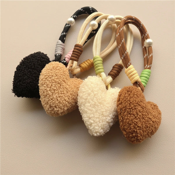 Süßer Schlüsselanhänger mit Plüschherz – Damen Taschenanhänger & Schlüsselanhänger