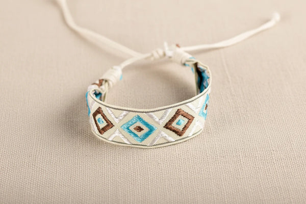 Geflochtenes Einstellbares Handmade Makramee Seilarmband – Gewebte Fadenarmbänder für Frauen,