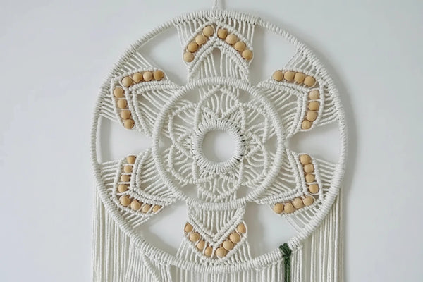 Großer Makramee Traumfänger – Boho Wandbehang mit gewebten Blättern