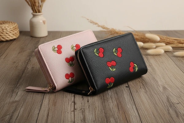 Damen-Geldbörse mit Kirsch-Stickerei – Kleine Reißverschluss-Geldbörse mit Schnalle