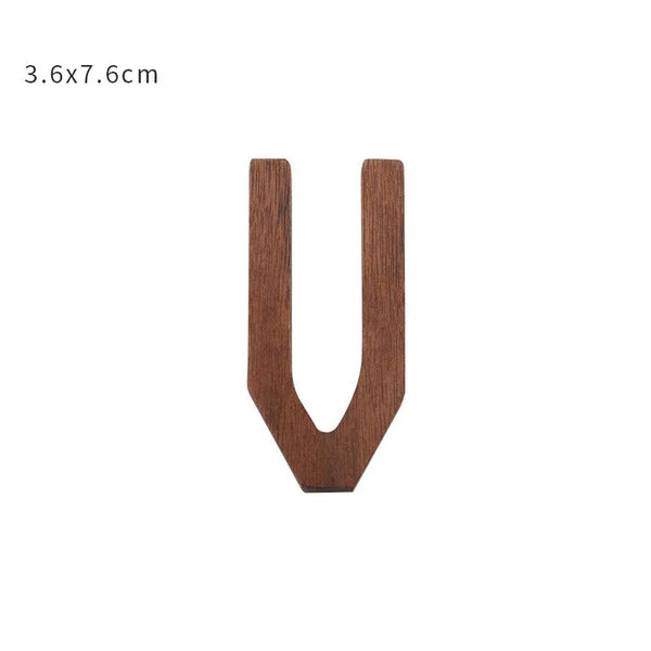 Dekorative Buchstaben aus Holz – Personalisierbare Deko für Wand & Regal