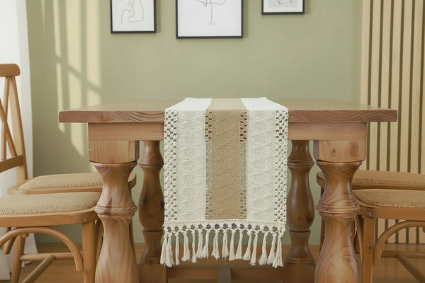 Boho Tischläufer aus Leinen & Baumwolle – handgestickt mit Quasten
