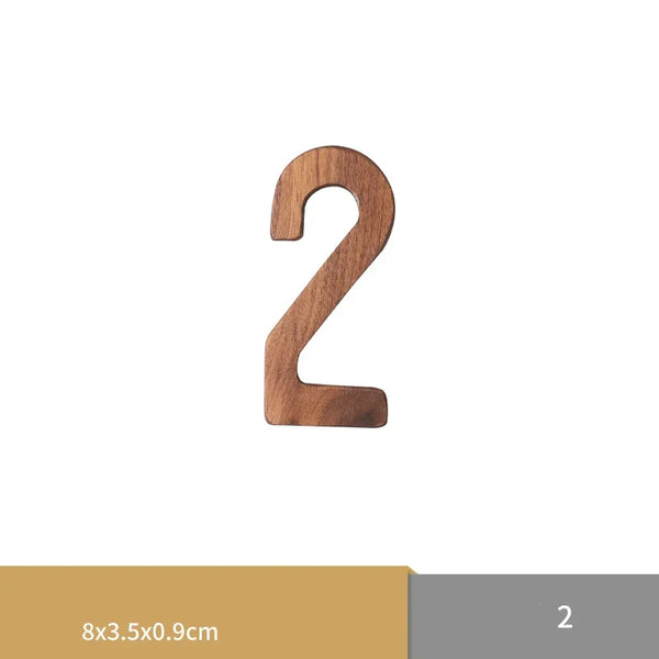 Dekorative Buchstaben aus Holz – Personalisierbare Deko für Wand & Regal