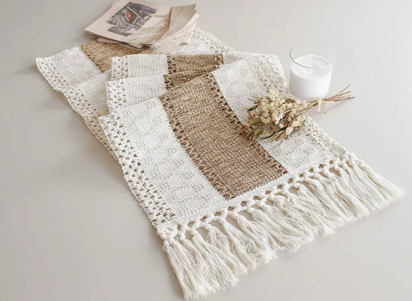 Boho Tischläufer aus Leinen & Baumwolle – handgestickt mit Quasten