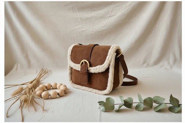 Patchwork Schultertasche Retro – Umhängetasche aus Wildleder & Lammwolle