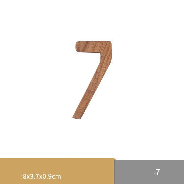 Dekorative Buchstaben aus Holz – Personalisierbare Deko für Wand & Regal