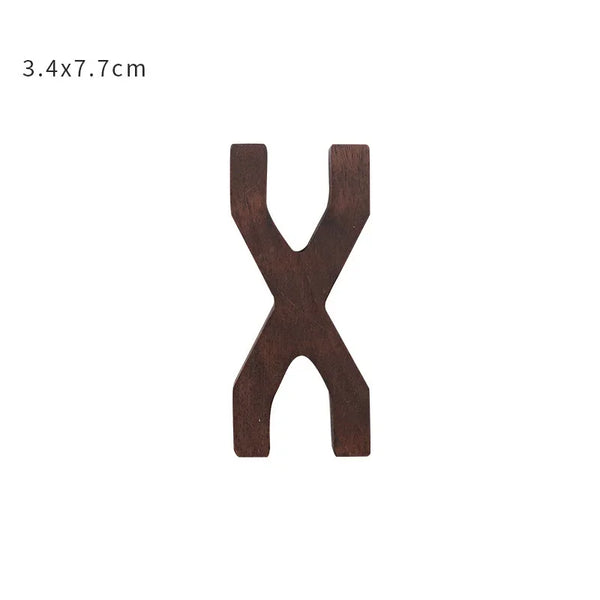 Dekorative Buchstaben aus Holz – Personalisierbare Deko für Wand & Regal