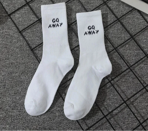 Weiße Socken mit Sprüchen – Sportliche Unisex-Socken im Streetstyle