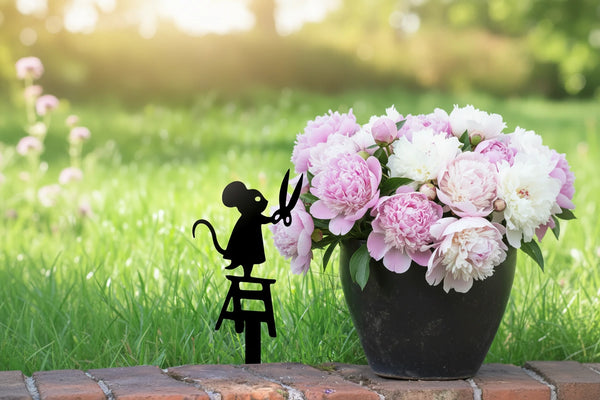 Metall Gartenstecker Maus mit Schere – Silhouette Tierfigur als Rasen & Hof Dekoration