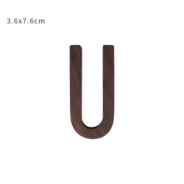 Dekorative Buchstaben aus Holz – Personalisierbare Deko für Wand & Regal